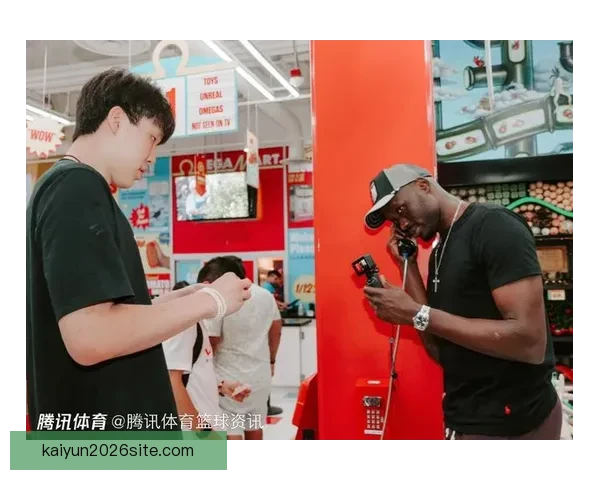 开拓者全家福定格克林根C位杨瀚森紧随昔日老大角落利拉德